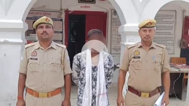 फरेंदा: पैसिया ललाईन चौराहे स्थित शिव मंदिर के पास पुलिस ने पॉक्सो एक्ट के वांछित आरोपी को किया गिरफ्तार