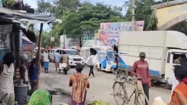 कहलगांव: कहलगांव में टोटो चालक की पिटाई करते पुलिस का वीडियो वायरल, पुलिस की कार्यशैली पर उठे सवाल