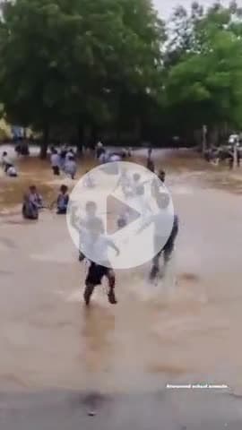 आरंग: आरंग विकासखंड अंतर्गत स्वामी आत्मानंद स्कूल समोदा के बच्चों का पानी में डुबकी लगाते हुए वीडियो सोशल मीडिया पर हुआ वायरल