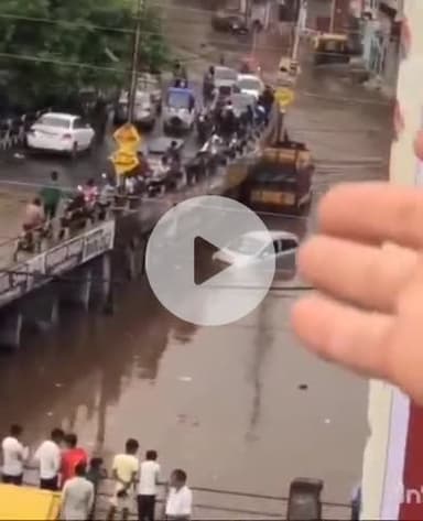 ग्वालियर गिर्द: ग्वालियर में लगातार बारिश से रॉक्सी पुल के नीचे भरा पानी