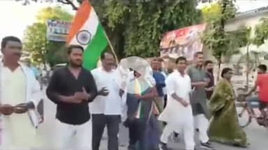 कप्तानगंज: कुशीनगर कसया नगर में कारगिल विजय दिवस पर कांग्रेस ने निकाला कैंडल मार्च, वीर शहीदों को यादकर दी श्रद्धांजलि