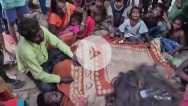 जौनपुर ब्रेकिंग 
थाना जाफराबाद क्षेत्र के उतर गावां में धान की रोपाई करते समय 11000 वोल्ट की तार की चपेट में आने से मां बेटे की हुई मौके पर दर्दनाक मौत. #breakfast