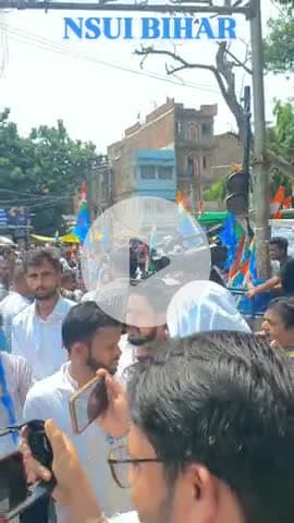 छात्रों के सम्मान में 
NSUI मैदान में ✊🏻