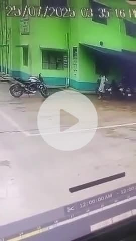 खूंटी: खूंटी सदर अस्पताल की पार्किंग से बाइक चोरी, सीसीटीवी में कैद हुई तस्वीर