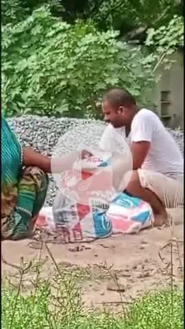 थाना सुरियावां अंतर्गत खरगसेनपट्टी गांव के UP पुलिस में कार्यरत त्रिलोकीनाथ यादव सरकारी गिट्टी को अपने घर में ले जाते.