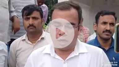 सिरदला अंचल में निगरानी कि टीम ने कि छापेमारी 50 हजार घुस लेते एक राजस्व कर्मचारी गिरफ्तार।