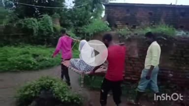 ब्यौहारी: गर्भवती महिला को डोली में ढोया गया अस्पताल, वीडीओ आया सामने, ब्यौहारी बुढ़वा के साकेत मोहल्ला का मामला#jan samasya