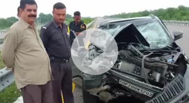 बल्दीराय: पूर्वांचल एक्सप्रेस-वे पर तेज रफ्तार कार आगे चल रहे अज्ञात वाहन से टकराई, दो महिला हुई घायल व कार हुई क्षतिग्रस्त