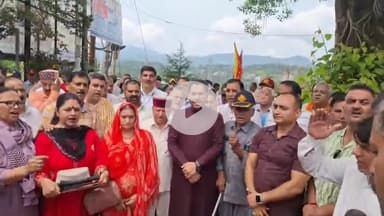 सुंदर नगर: कारगिल विजय दिवस पर विधायक राकेश जम्वाल ने शहीद नरेश कुमार की प्रतिमा पर दी पुष्पांजलि, माता को किया सम्मानित