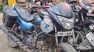 जमुई: अतिथि पैलेश के पास से पुलिस ने चोरी की बाइक बरामद की, एक व्यक्ति को हिरासत में लेकर की जा रही पूछताछ