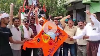 जलेसर: गांव मुड़समां से हरिद्वार के लिए गंगाजल लेने निकली कांवड़ यात्रा, भाजपा MLA ने झंडा दिखाकर किया रवाना