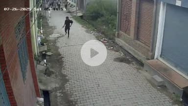 रामपुर: टीन वाली मस्जिद मोहल्ला में 1 चोर को लोगों ने दौड़ाया, दौड़ते वक्त चोर ने किए 2 फायर, CCTV में कैद, पुलिस तलाश में जुटी