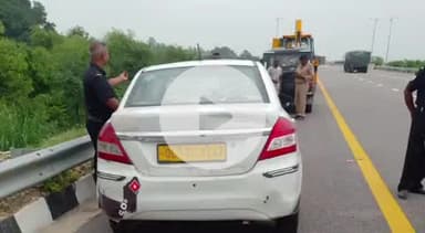 बल्दीराय: पूर्वांचल एक्सप्रेस-वे के किलोमीटर 85 पर खड़ी ट्रक से टकराई कार, महिला की मौत; छह लोग हुए घायल