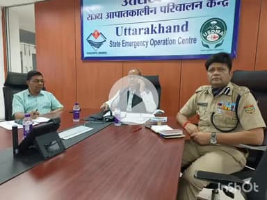 देहरादून: आपदा प्रबंधन सचिव विनोद कुमार सुमन आपदा परिचालन केंद्र पहुंचे, राहत बचाव कार्य में तेजी लाने के दिए निर्देश