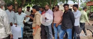 उरई: कोटरा थाना क्षेत्र के ग्राम नुनसई निवासी ट्रक चालक ने अज्ञात कारणों के चलते सलफास खाकर आत्महत्या की