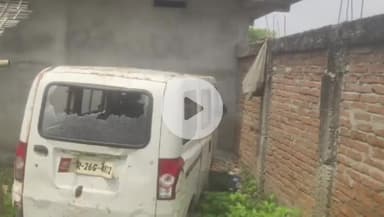 रफीगंज: रफीगंज के पाठक बिगहा गांव में मैजीक का शिशा तोड़ने और मारपीट की धमकी देने पर दर्ज हुई प्राथमिकी