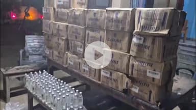 कुटुंबा: देव-अंबा मुख्य सड़क से पुलिस ने 217.5 लीटर शराब के साथ कार को किया ज़ब्त, पुलिस की भनक लगते ही धंधेबाज भागा