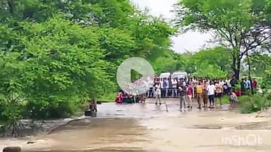 सिरोंज: पिपलिया हाट में नदी में बहे 3 बाइक सवार, 2 को बचाया, एक की तलाश जारी