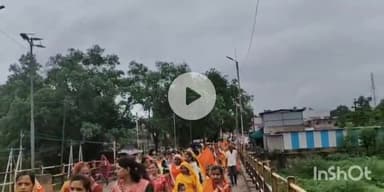 गंधवानी: बाग में निकली धर्मध्वजा लिए महिलाओं की भव्य कावड़ यात्रा, गंगाकुई धाम स्थित त्र्यंबकेश्वर महादेव का किया जलाभिषेक