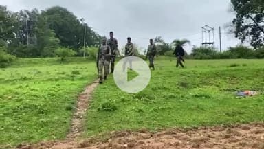 कांके: सारंडा में नक्सलियों के ₹35 लाख ज़मीन के अंदर से बरामद, हथियार खरीदने के लिए रखा था पैसा