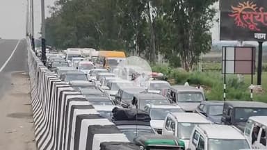 धनौरा: गजरौला हाईवे पर वन वे होने के कारण लगा भयंकर जाम, एम्बुलेंस फंसी