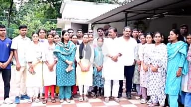 कांके: मोरहाबादी में पूर्व मंत्री के आवास पर इंटर आदिवासी छात्रावास फुटबॉल टूर्नामेंट को लेकर हुई बैठक