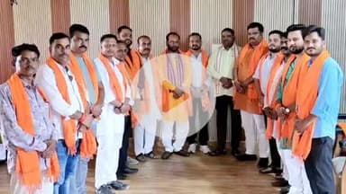 बलरामपुर: सदर विधायक पलटू राम ने कैंप कार्यालय में भाजपा के नवनियुक्त नगर, देहात व चाउरखाता मंडलों के पदाधिकारियों का स्वागत किया