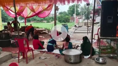 लंभुआ: हनुमानगंज बाजार में शिव भक्तों ने किया विशाल भंडारे का आयोजन, सोमवार को निकलेगी बाबा जनवारी नाथ की कांवड़ यात्रा