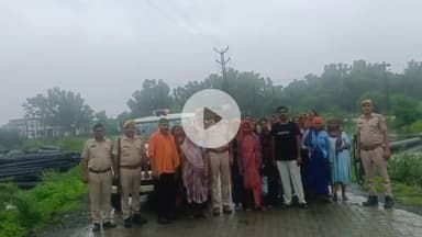 झालरापाटन: मुंडलियाखेड़ी तालाब के दूसरी तरफ काम करने गई मनरेगा मजदूर फंसी, पुलिस ने गोताखोरों की मदद से निकाला