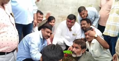 स्लीमनाबाद: तेवरी खेल स्टेडियम में विधायक प्रणय प्रभात पांडे ने माँ के नाम पर 50 पौधे रोपे