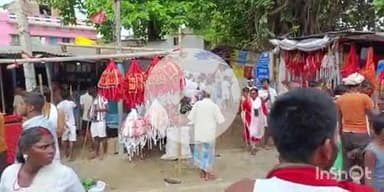 फतुहा: जहानाबाद: बनावर के बाबा सिद्धनाथ मंदिर में जलाभिषेक के लिए फतुहा त्रिवेणी संगम पर उमड़ी कांवरियों की भीड़