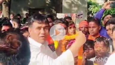 बरेली: सपा विधायक शहजिल इस्लाम ने भोजीपुरा थाना क्षेत्र में कांवड़ यात्रा का किया स्वागत