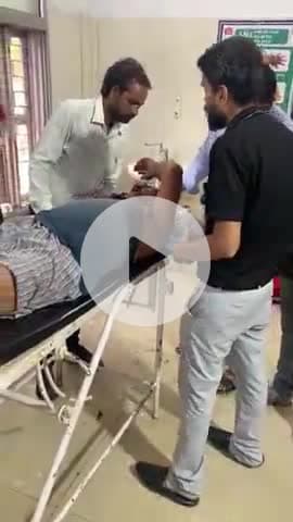 टीकमगढ़: टीकमगढ़-सागर रोड पर बाइक अनियंत्रित होने से वृद्ध दंपति हुए घायल