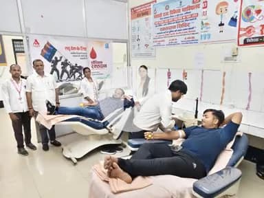 #कारगिलविजयदिवस
#रक्त_दान_महादान
अमर शहीदों के अतुलनीय शौर्य एवं बलिदान का परिचायक "कारगिल विजय दिवस" की वर्षगांठ पर अमर उजाला द्वारा स्वैच्छिक रक्तदान शिविर का आयोजन जिला अस्पताल ब्लड बैंक मैं किया। गया।  शिविर मैं 35 रक्तदाताओं ने रक्तदान