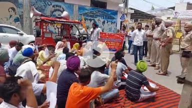 ਸੁਨਾਮ: ਸੁਨਾਮ ਅਮਨ ਅਰੋੜਾ ਕੋਠੀ ਦੇ ਬਾਹਰ ਬੇਰੁਜ਼ਗਾਰ ਟੈਟ ਪਾਸ ਵਲੋਂ ਕੀਤਾ ਗਿਆ ਧਰਨਾ ਪ੍ਰਦਰਸ਼ਨ