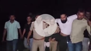 फिरोज़ाबाद: 15 साल से फरार कुख्यात ₹50 हजार के ईनामी बदमाश को फतेहाबाद रोड पर मुठभेड़ के दौरान दबोचा, पैर में लगी गोली