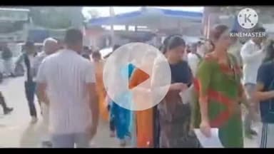 भिवानी: CET परीक्षाओं के लिए परीक्षा केंद्र के बाहर लगी लंबी लाइन, परीक्षार्थियों में दिखा उत्साह