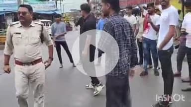 जैतपुर: सोशल मीडिया पर युवक ने की देवी-देवताओं पर अभद्र टिप्पणी, धनपुरी के आजाद चौक पर लोगों ने जताया विरोध