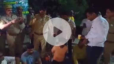 लंभुआ: ADM व ASP ने जूस पिलाकर तुड़वाया अनशन, एसडीएम लंभुआ के विरुद्ध किसानों का जारी है धरना