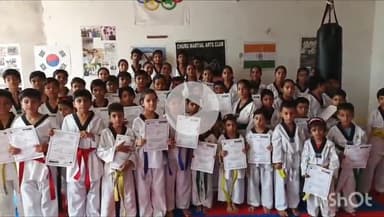 चूरू: जिला मुख्यालय पर ताइक्वांडो और कराटे बेल्ट की परीक्षा का हुआ आयोजन, बच्चों को दिए गए प्रमाण पत्र