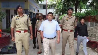 कोल: जिले के RO-ARO परीक्षा केंद्रों का निरीक्षण डीएम और एसएसपी ने किया, कंट्रोल रूम से की निगरानी