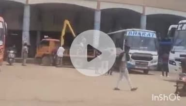 जगदलपुर: बस स्टैंड में यातायात पुलिस ने बेहतरी के लिए गाड़ियों पर की कार्रवाई, नियम पालन न करने पर की जाएगी वैधानिक कार्यवाही