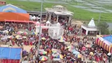 सावन के तीसरी सोमवारी को 60 हजार कावारियां ने किया धीमेश्वर धाम मंदिर में जलाभिषेक.