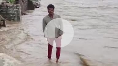 इंदरगढ़: सिंध नदी का जल स्तर कम होने पर इंदरगढ़ तहसीलदार ने किया गांव का निरीक्षण, ग्रामीणों से सतर्क रहने की अपील