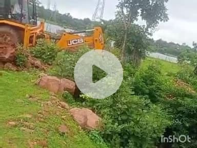 बल्देवगढ़: बल्देवगढ़: मदन सागर तालाब की भूमि पर नगर प्रशासन ने अतिक्रमण हटाया