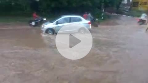 rings Road amliya Nada aane ke bad bahut sara khadda Ho Gaya दो-चार gadi khadde Mein Gir gai aaj ke mukhya samachar