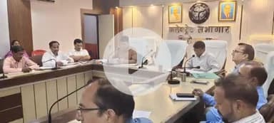 फिरोज़ाबाद: कलेक्ट्रेट सभागार में मुख्य विकास अधिकारी ने दी सख्त चेतावनी, खराब प्रदर्शन वाले विभागों पर होगी कार्रवाई