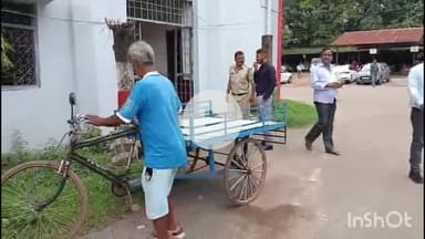 जगदलपुर: पीओएस मशीन में अंगूठा रीड नहीं होने पर परेशान बुजुर्ग महिला शिकायत लेकर ठेले पर पहुंची कलेक्ट्रेट