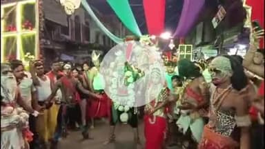 फिरोज़ाबाद: राधा किशन मंदिर से श्रावण माह के तीसरे सोमवार को बाबा महाकाल की भव्य पालकी यात्रा धूमधाम के साथ निकाली गई