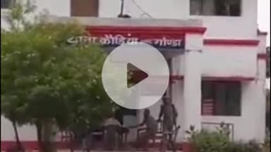 करनैलगंज: रुकमंगदपुर में ज़मीन विवाद के चलते मारपीट, विपक्षियों ने पिता-पुत्र को पीटा, कौड़िया थाने में मुकदमा दर्ज